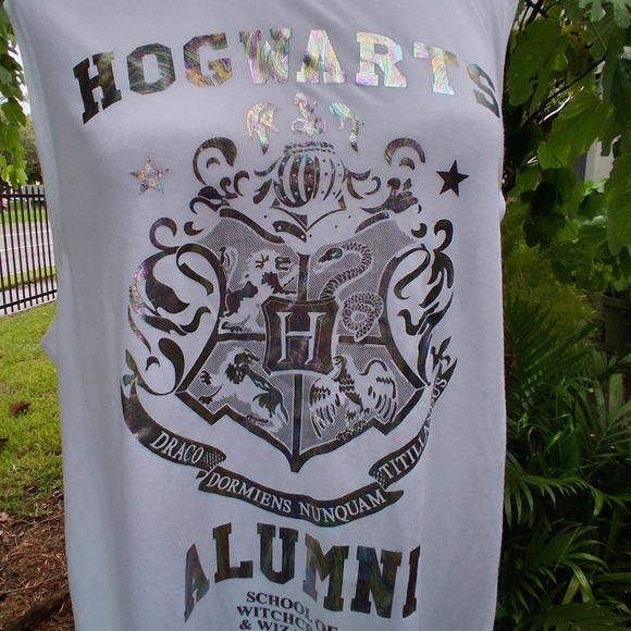 🔥Warner Bros. Hogwarts Alumni Kids Shirt - White - Picture 2 of 8